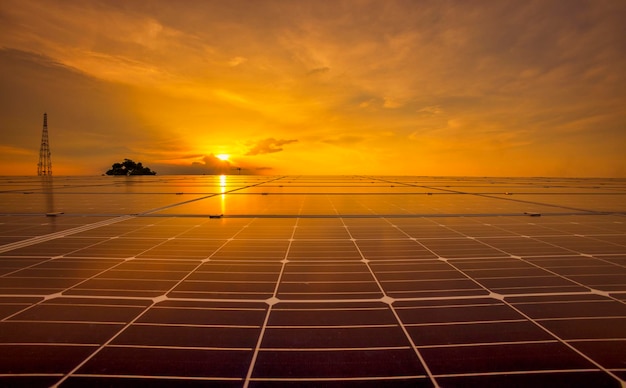 celula-solar-fondo-luz-solar-energia-verde-o-energia-segura-estacion-energia-solar-fotovoltaica_28914-3381.jpg